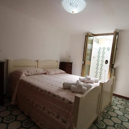 Ancora アパート カスティリオーネ・デッラ・ペスカーイア